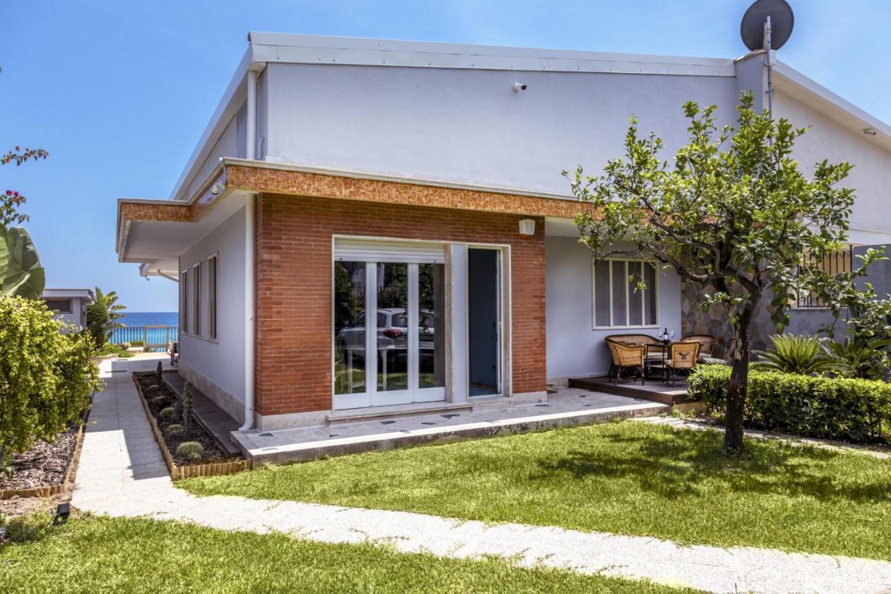 Villa Seahorse, Fontane Bianche, Siracusa, Beachfront, Great Wifi, Beautiful Garden Exterior photo